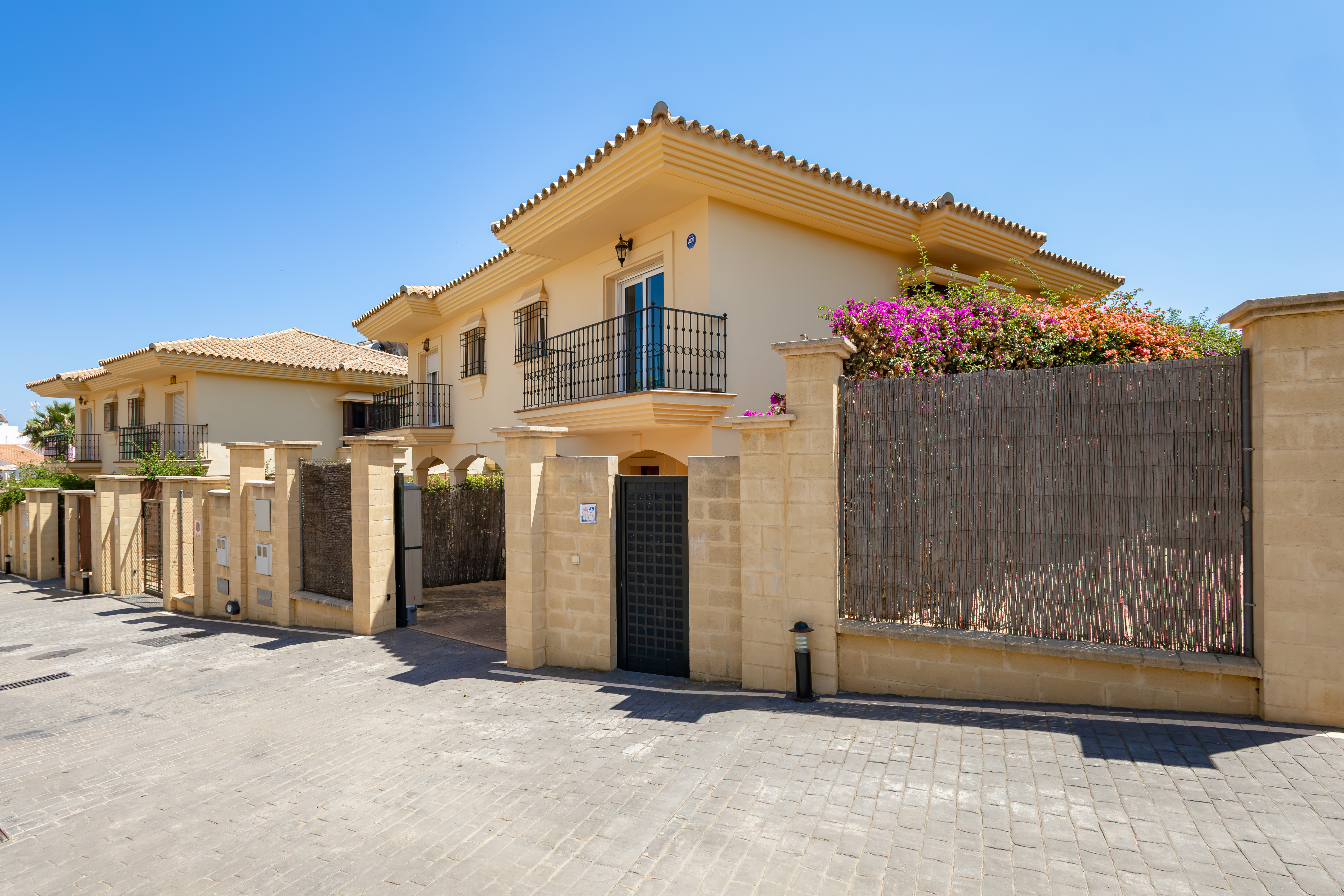 Modern Mediterranean Living in Riviera del Sol