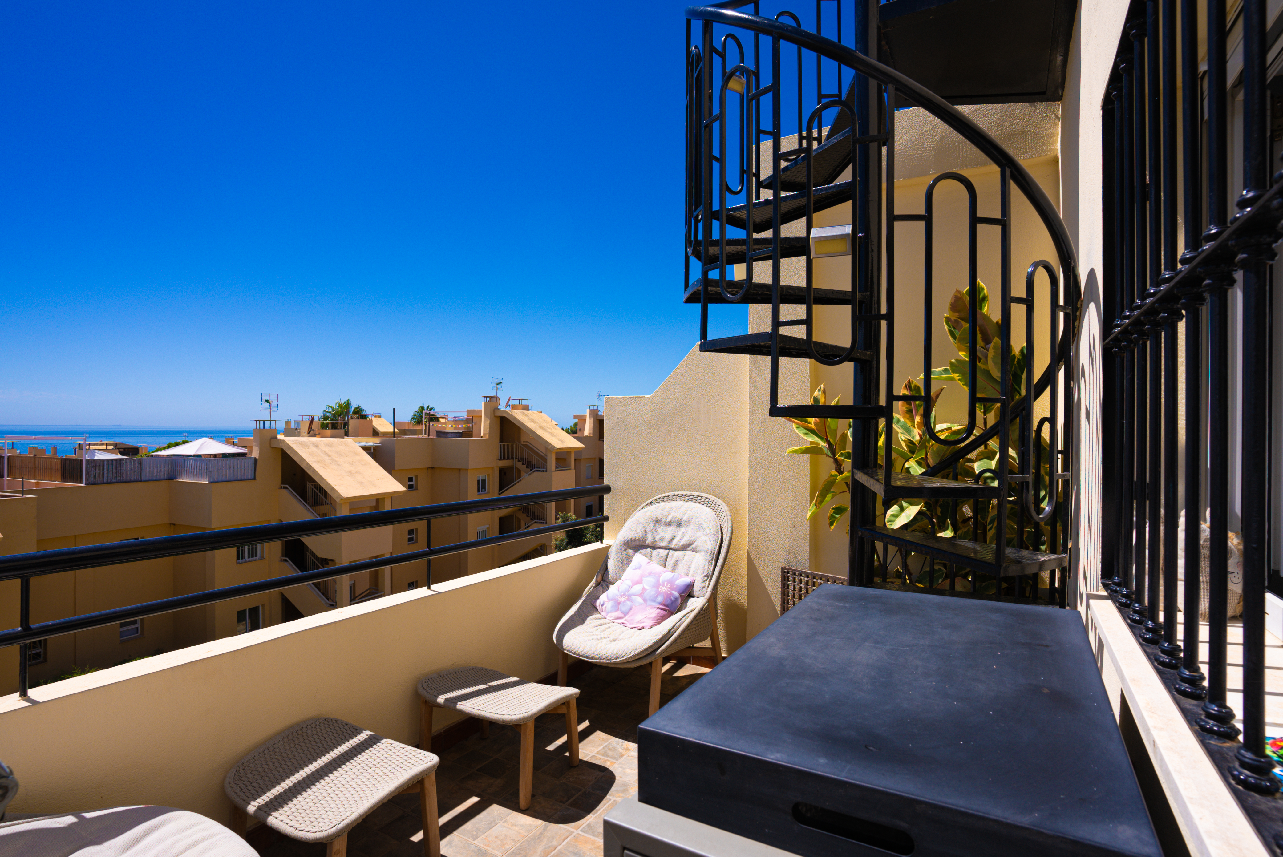 Penthouse with 80 m² Solarium, Calahonda | Echelon Estates