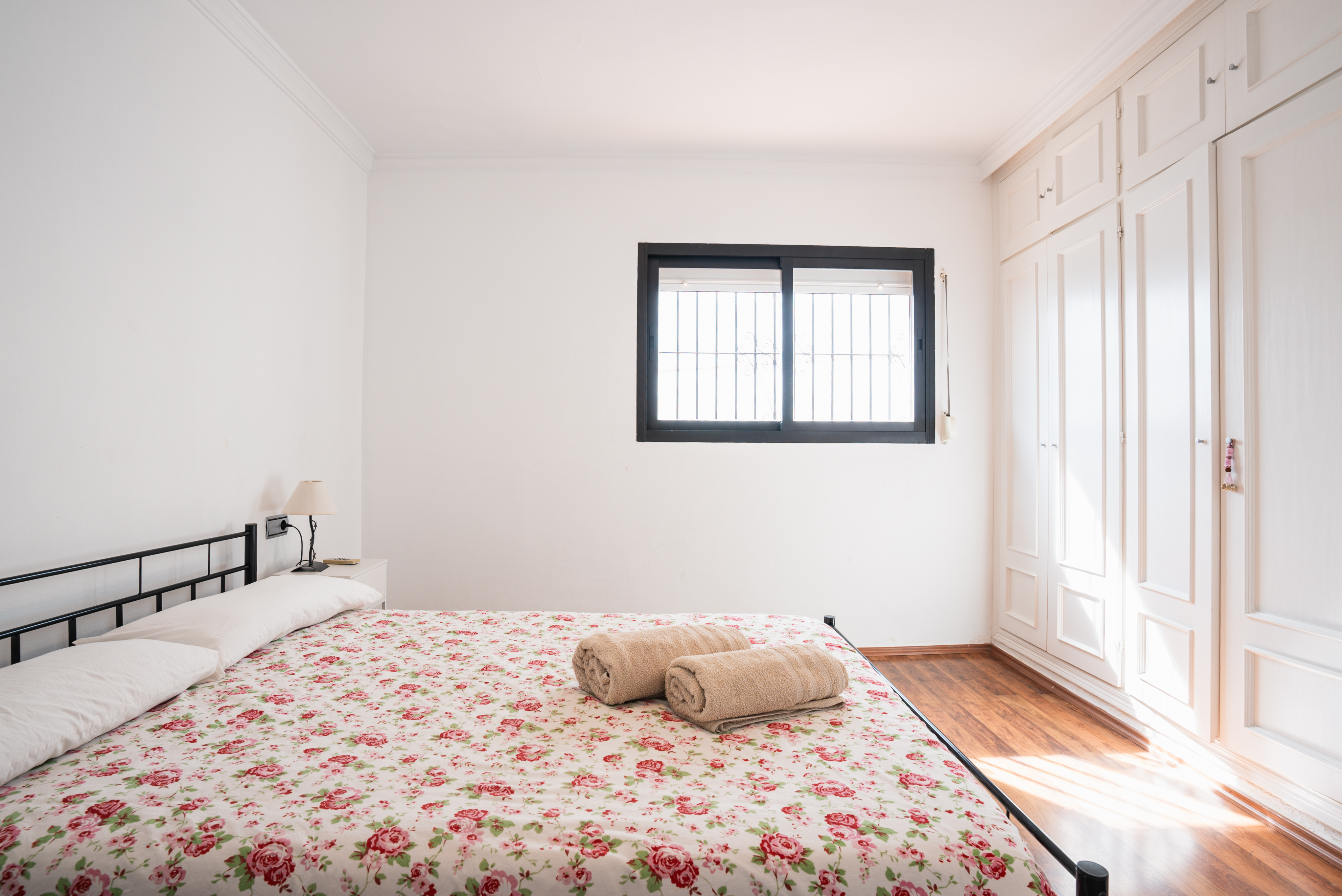 Detached villa with lake and sea views in Cerros del Lago, Istán