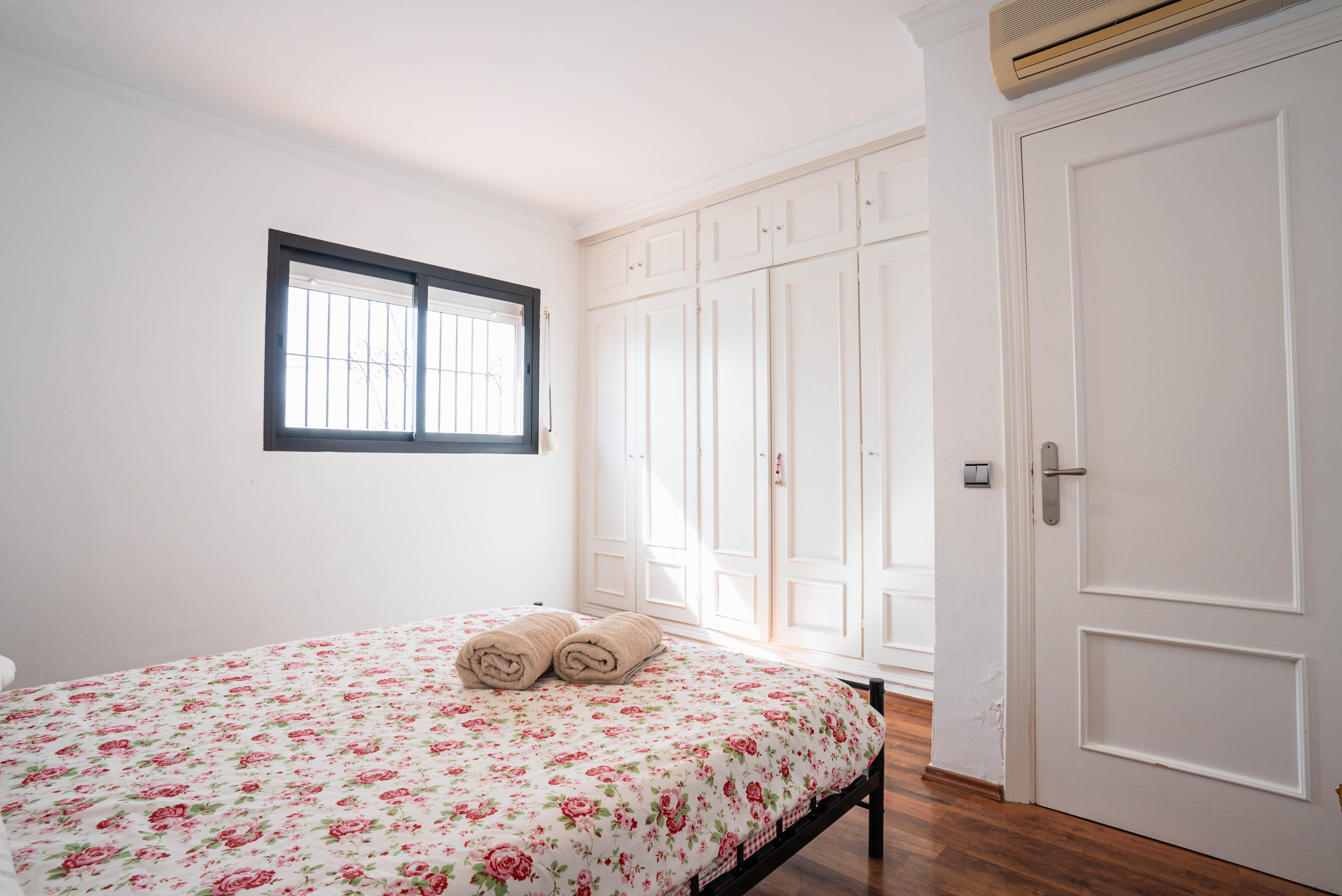 Detached villa with lake and sea views in Cerros del Lago, Istán