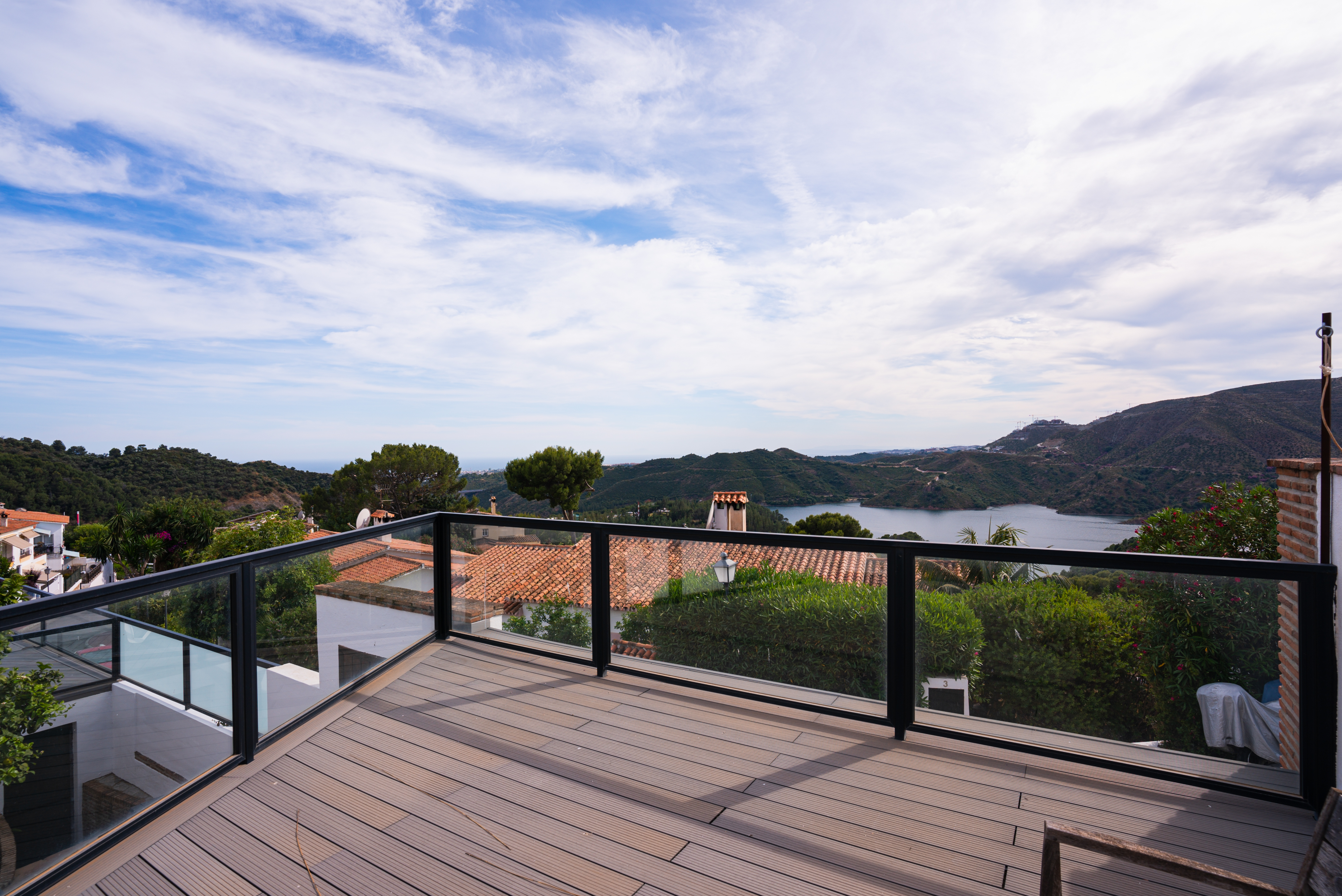 Detached villa with lake and sea views in Cerros del Lago, Istán