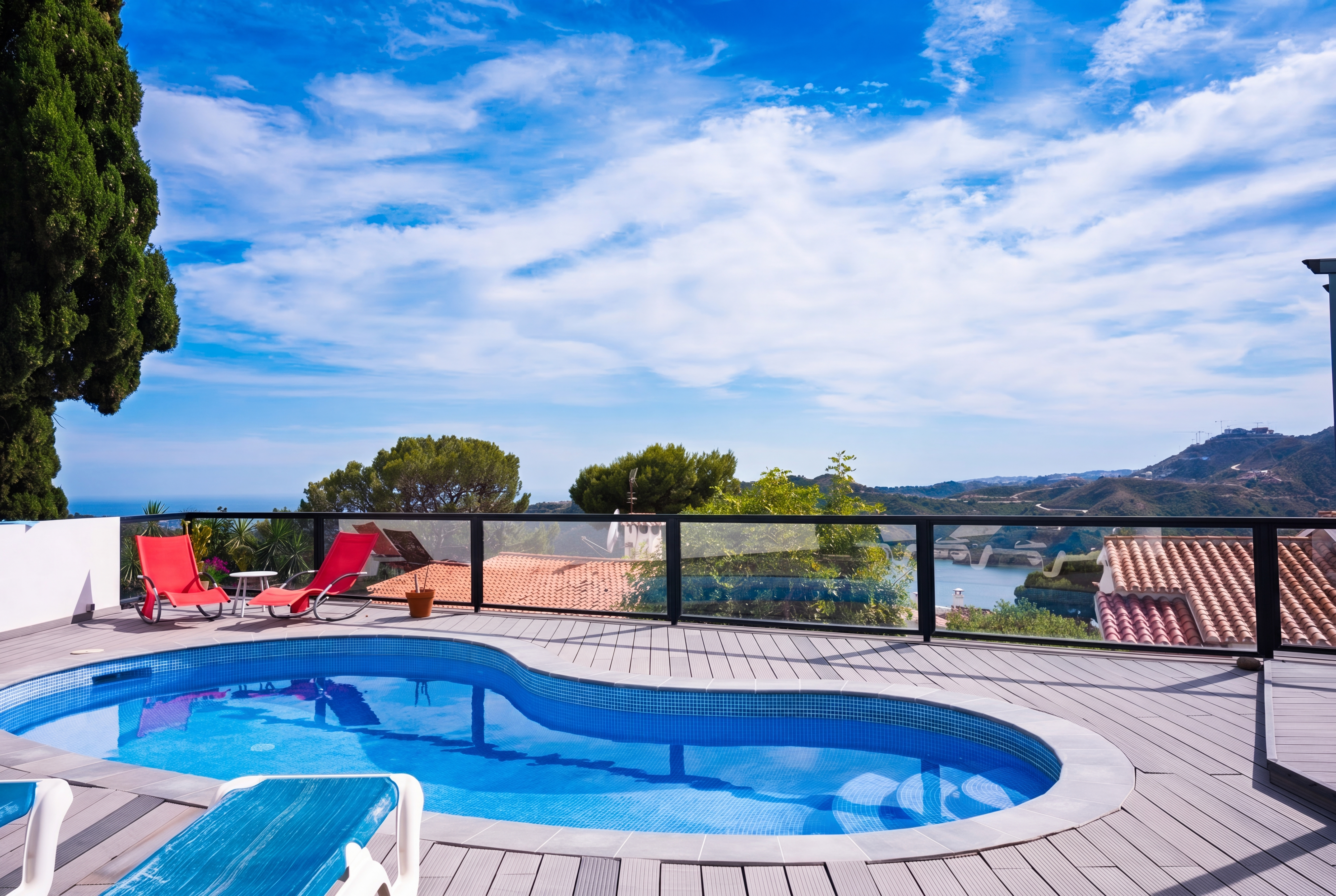 Detached villa with lake and sea views in Cerros del Lago, Istán