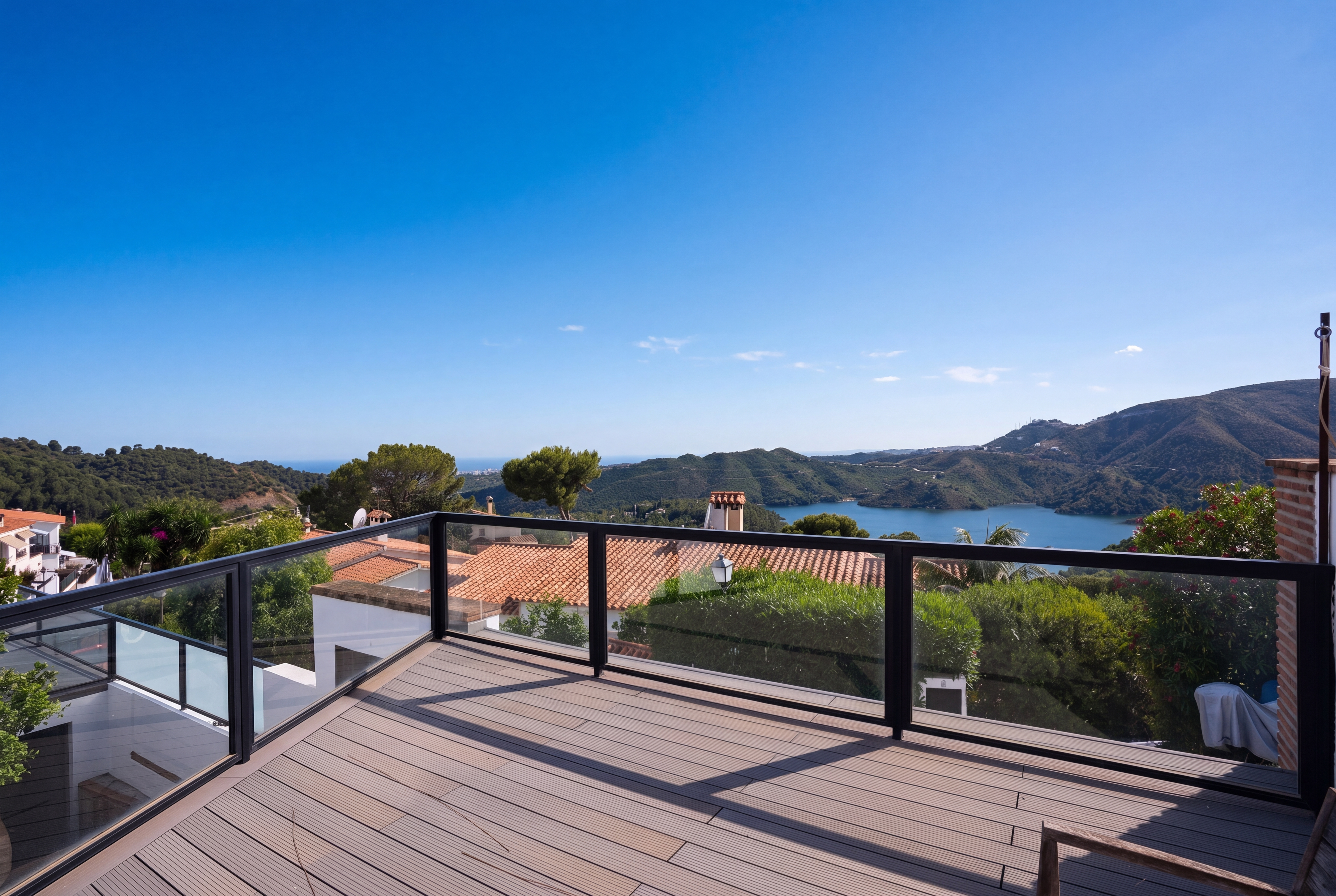 Detached villa with lake and sea views in Cerros del Lago, Istán