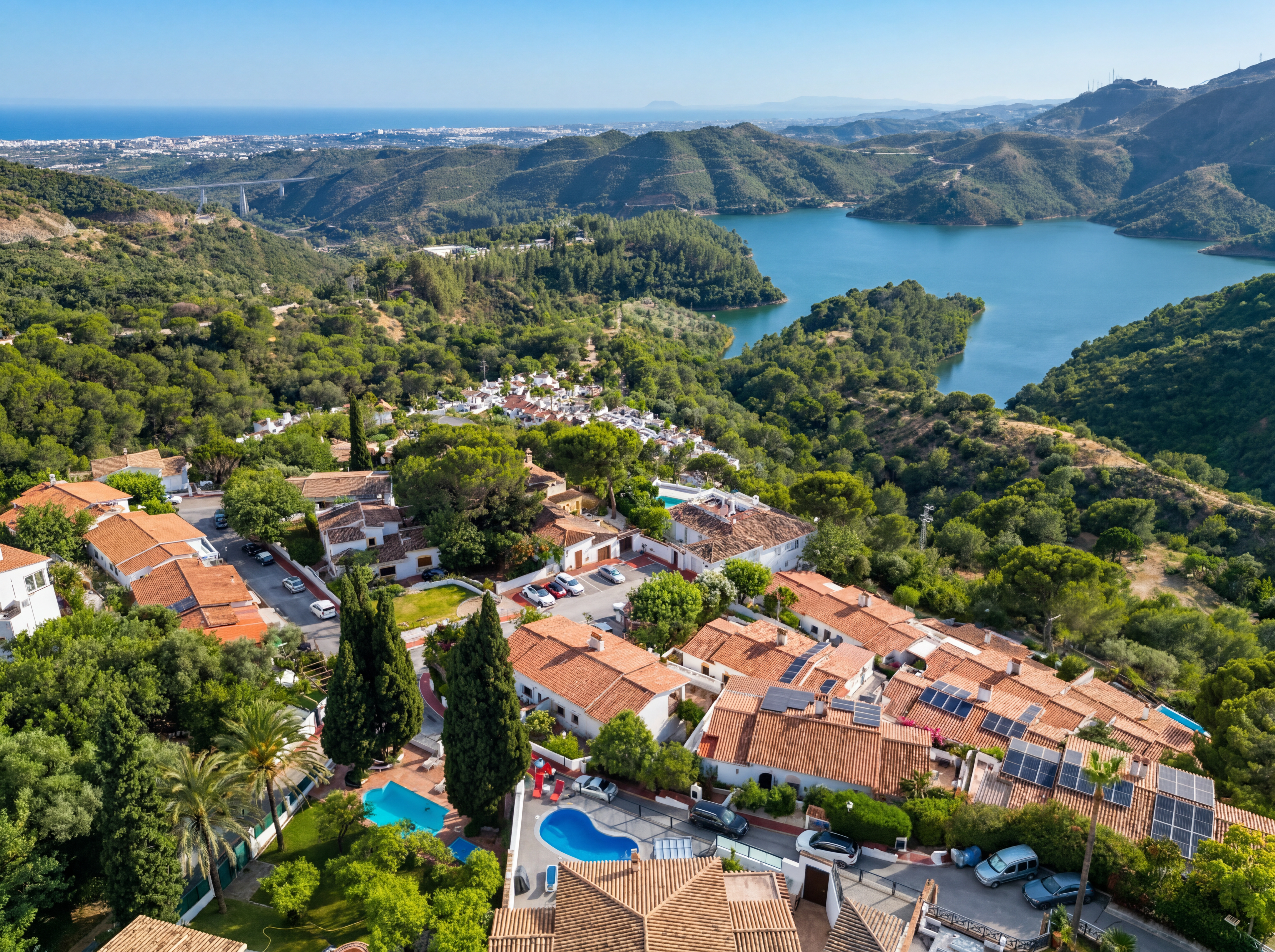 Detached villa with lake and sea views in Cerros del Lago, Istán