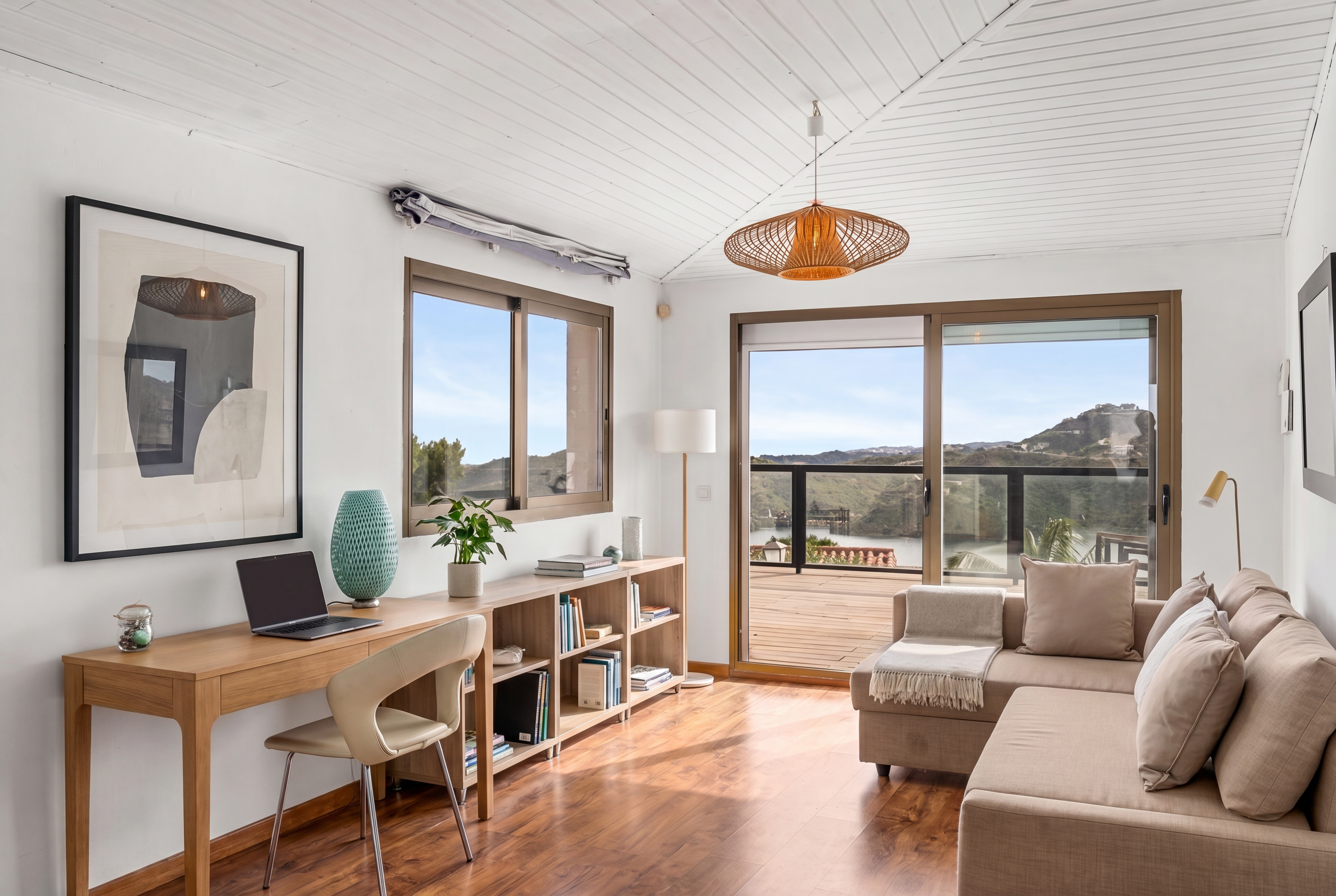 Detached villa with lake and sea views in Cerros del Lago, Istán