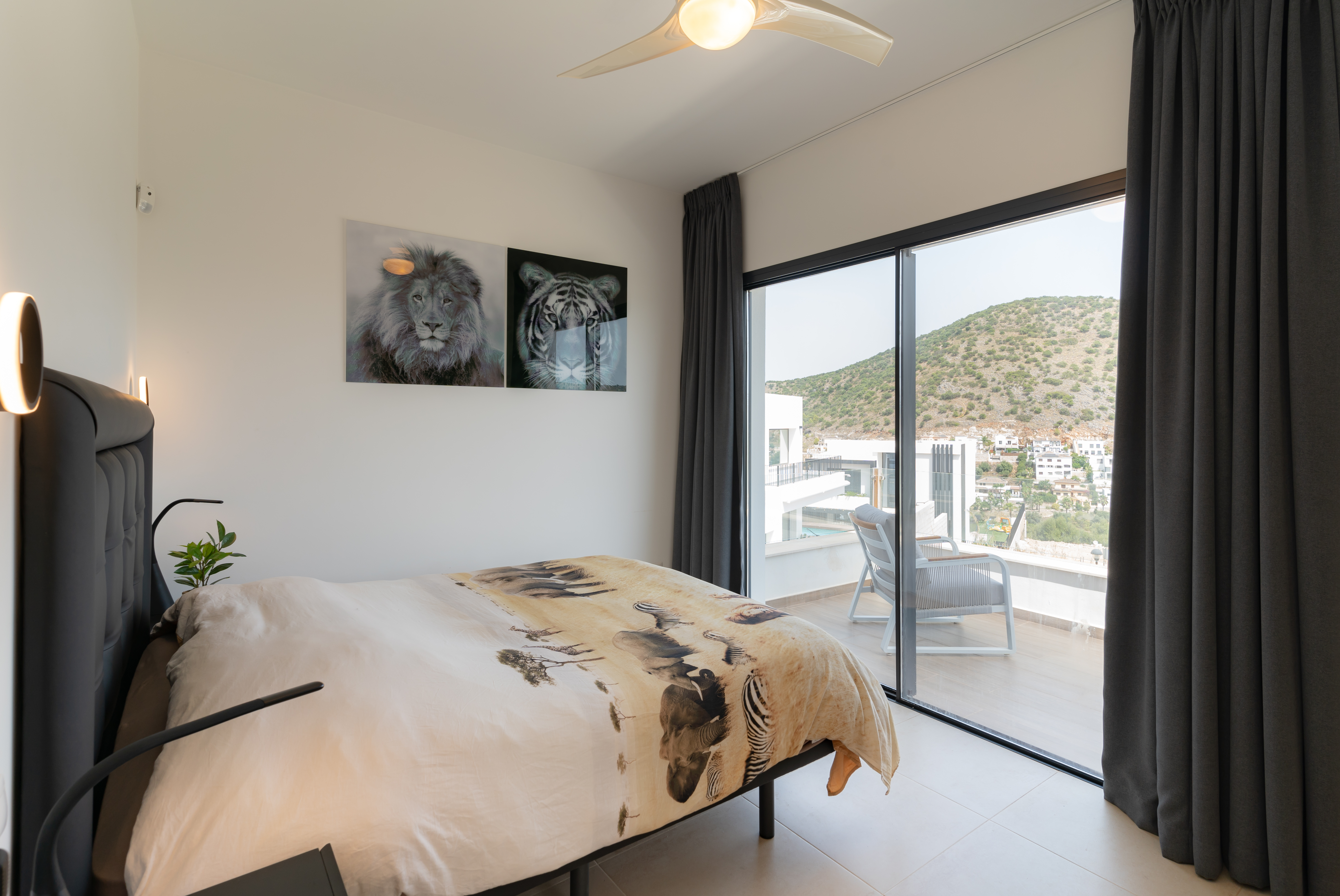 Contemporary villa with valley views, Coín