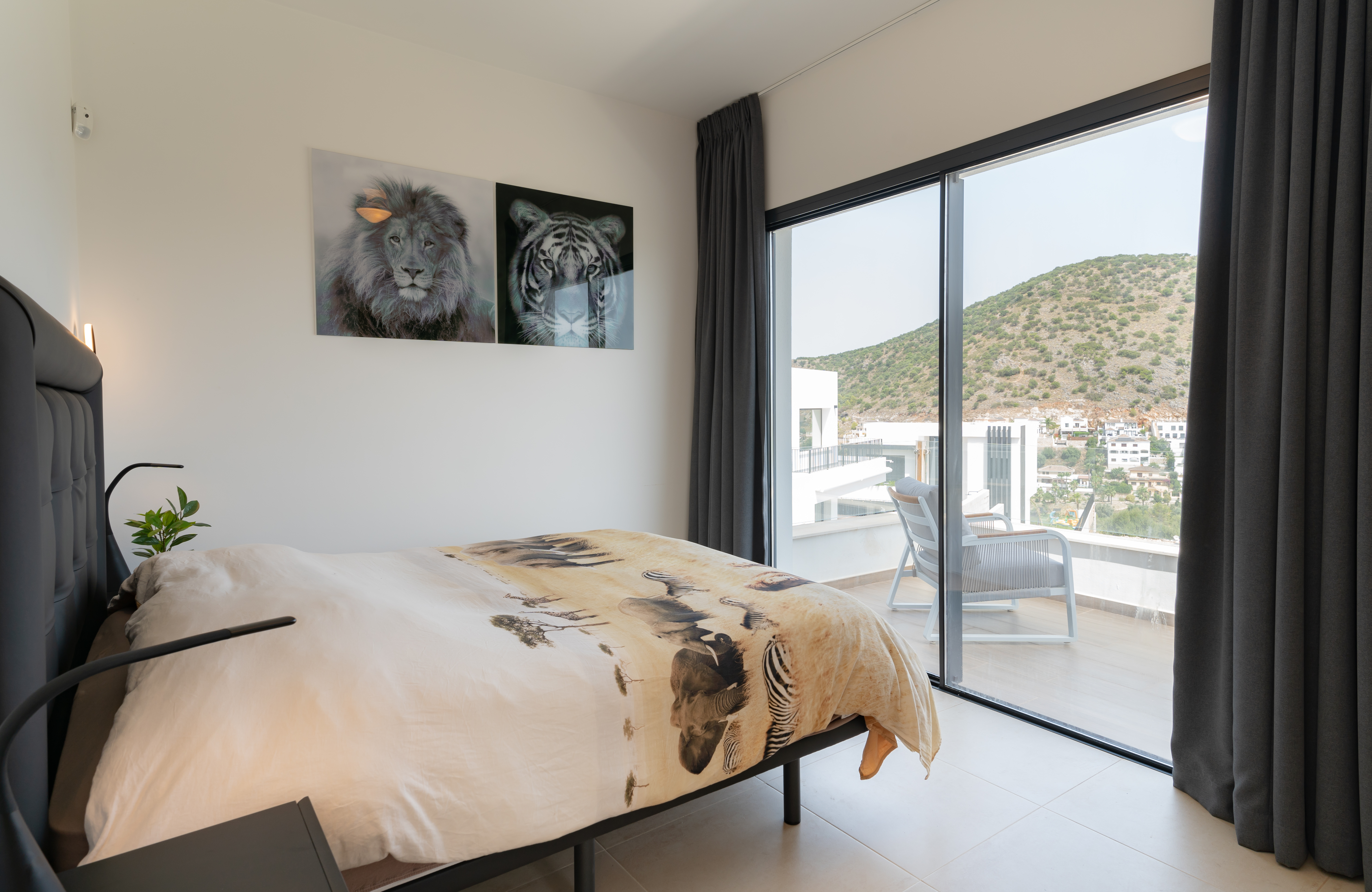 Contemporary villa with valley views, Coín